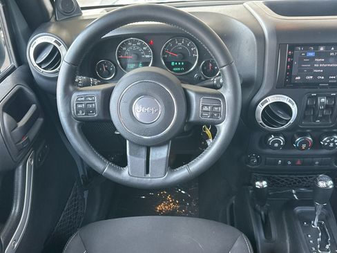 Used 2014 Jeep Wrangler Unlimited Rubicon w/ Connectivity Group AWD/4WD image 14