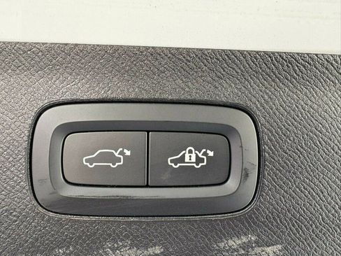 Used 2024 Volvo XC90 B5 Core w/ Protection Package Premier image 25