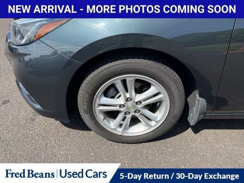 Used 2018 Chevrolet Cruze LT w/ Convenience Package FWD image 5