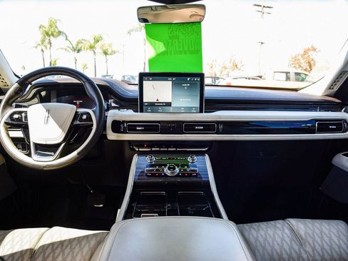 Used 2023 Lincoln Aviator Black Label w/ Jet Package image 12