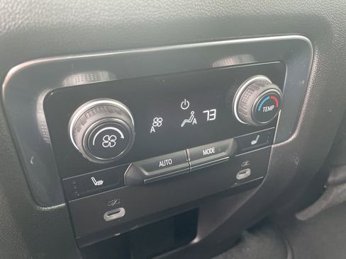 Used 2024 Chevrolet Tahoe Premier AWD/4WD image 32