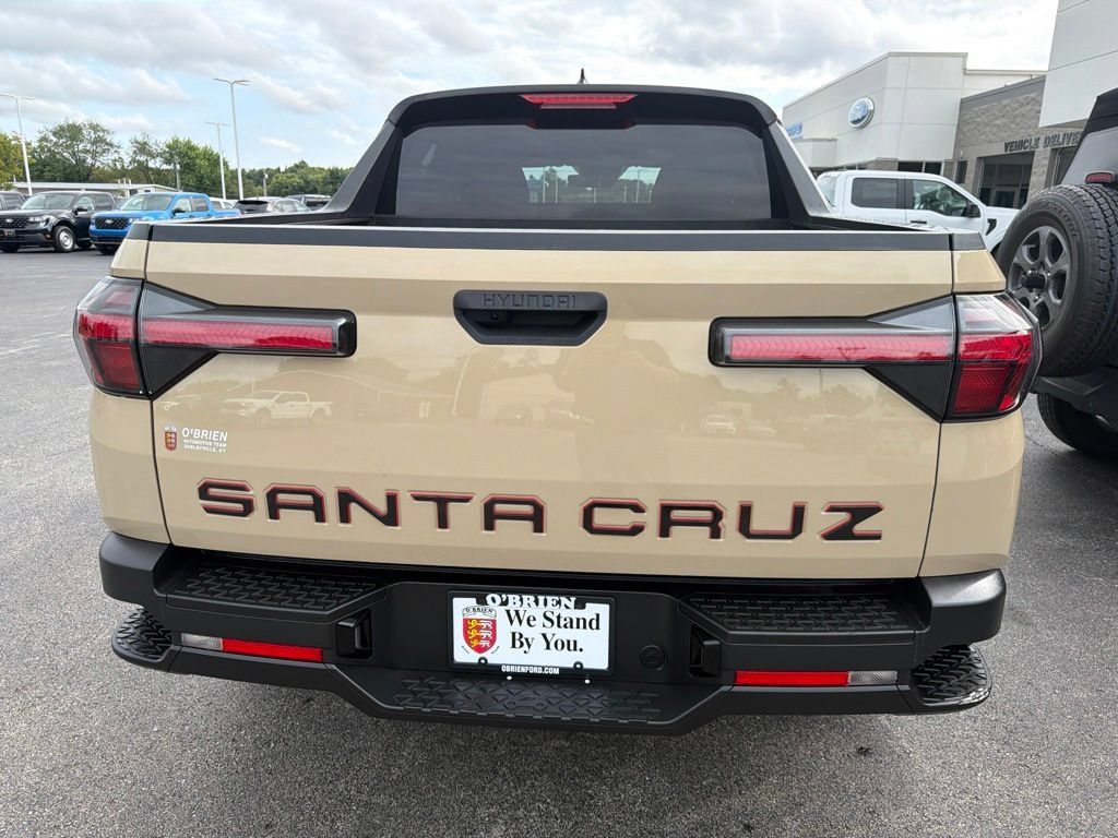 Used 2023 Hyundai Santa Cruz SE FWD image 4