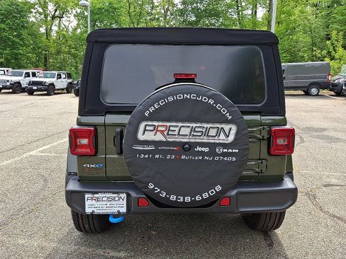 Used 2023 Jeep Wrangler Unlimited Sahara w/ Cold Weather Group AWD/4WD image 6