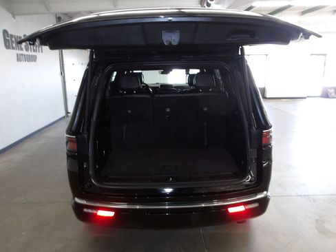 Used 2025 Jeep Wagoneer 4WD image 19