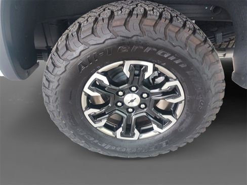 Used 2025 Chevrolet Silverado 1500 ZR2 w/ Technology Package image 8