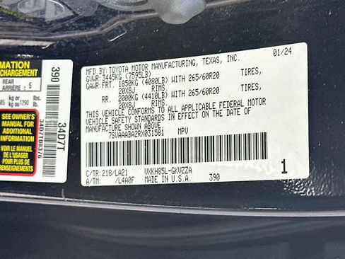 Used 2024 Toyota Sequoia Platinum AWD/4WD image 37