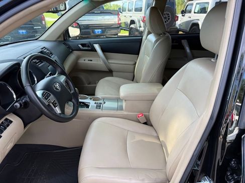 Used 2012 Toyota Highlander SE w/ Tow Pkg AWD/4WD image 12