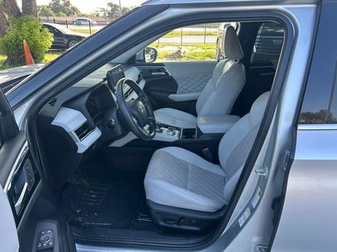 Used 2023 Mitsubishi Outlander SEL FWD image 5