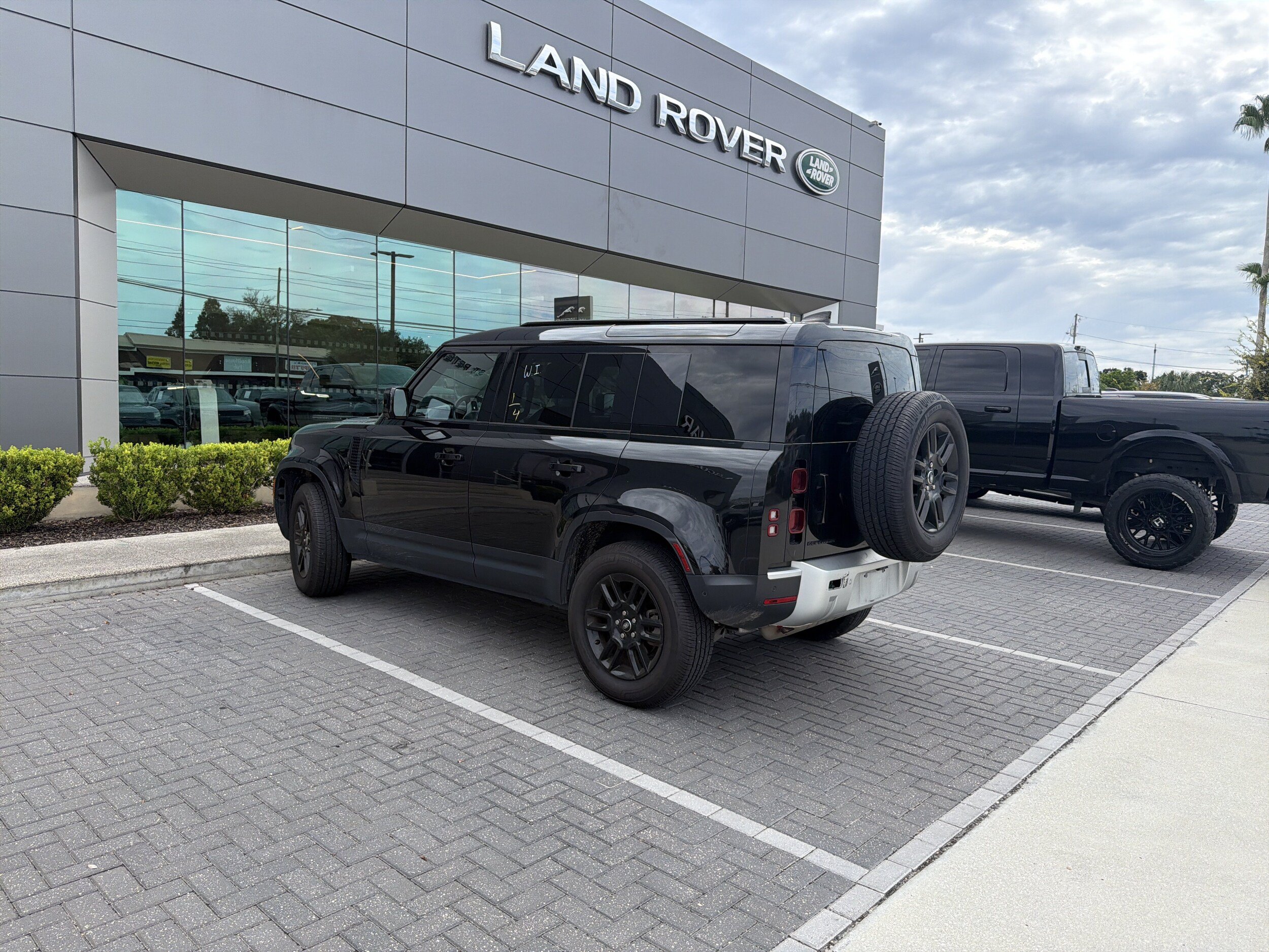 Used 2025 Land Rover Defender 110 S AWD/4WD image 4