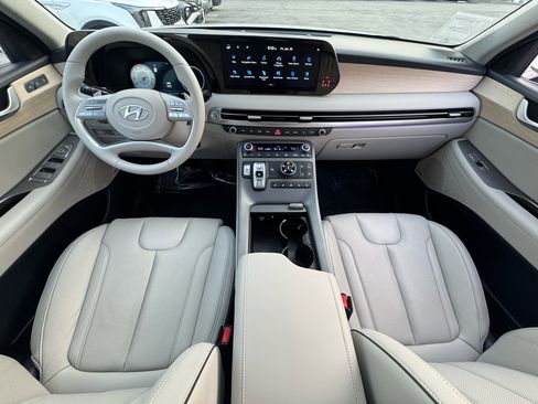 Used 2024 Hyundai Palisade Limited image 18