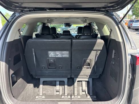 Used 2023 Kia Carnival LX FWD image 12