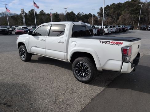Used 2023 Toyota Tacoma TRD Sport image 6