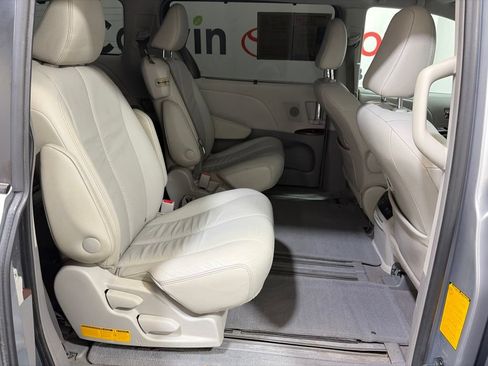 Used 2011 Toyota Sienna XLE w/ XLE Navigation Pkg FWD image 13