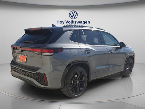 New 2026 Volkswagen Tiguan SE R-Line image 3