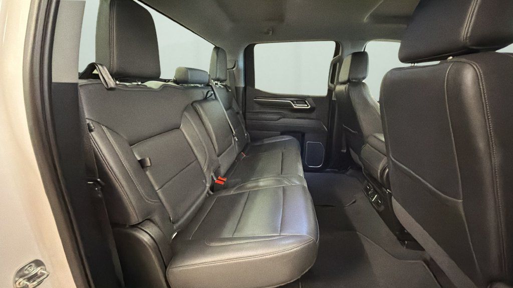Used 2025 GMC Sierra 1500 SLT AWD/4WD image 14