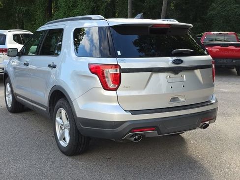 Used 2018 Ford Explorer XLT FWD image 4