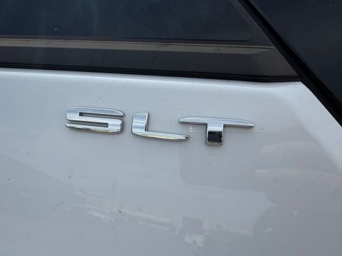 Used 2023 GMC Terrain SLT image 5