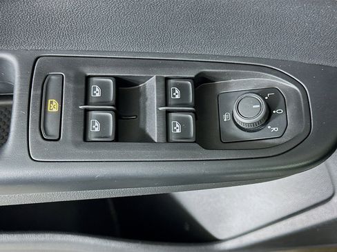 Used 2023 Volkswagen Taos SE image 15