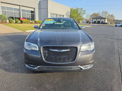 Used 2019 Chrysler 300 Limited RWD image 3