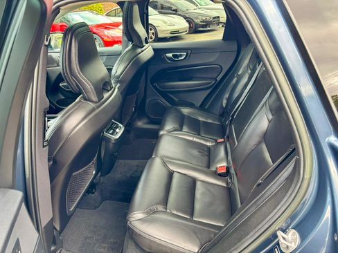 Used 2022 Volvo XC60 B5 Inscription w/ Climate Package image 13
