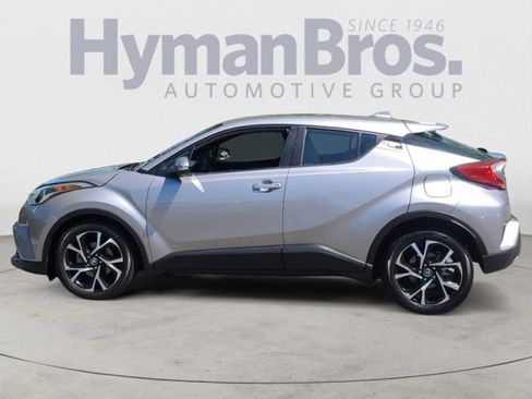 Used 2019 Toyota C-HR XLE FWD image 6