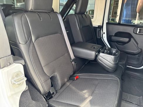 Used 2023 Jeep Wrangler Unlimited Sport AWD/4WD image 12