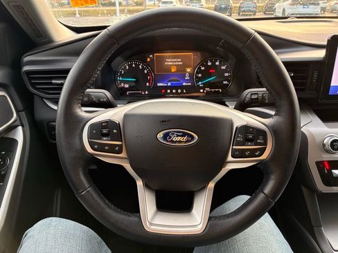 Used 2023 Ford Explorer XLT image 10