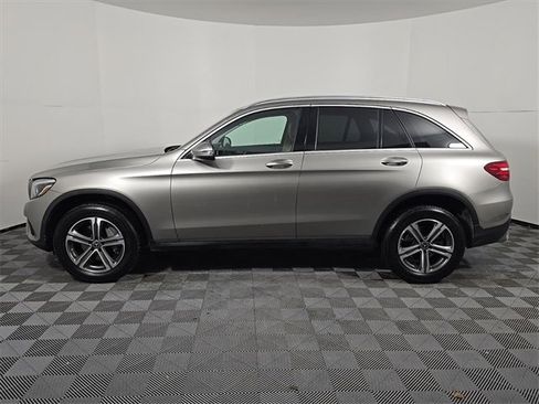 Used 2019 Mercedes-Benz GLC 300 4MATIC image 2