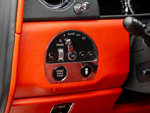 Certified 2020 Rolls-Royce Cullinan AWD/4WD image 33