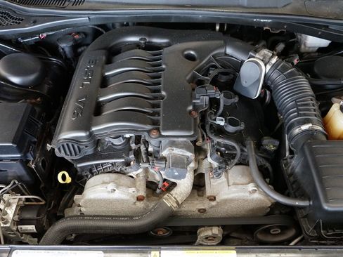 Used 2010 Dodge Challenger SE RWD image 41