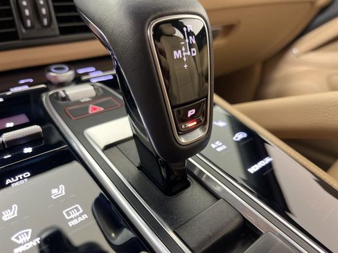 Used 2019 Porsche Cayenne Base image 33