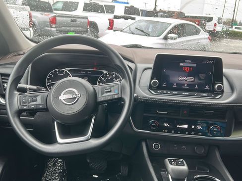 Used 2023 Nissan Rogue SV image 11