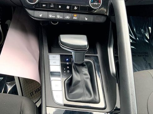 Used 2025 Hyundai Elantra SEL image 18