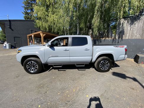 Used 2021 Toyota Tacoma TRD Sport w/ TRD Premium Sport Package AWD/4WD image 3