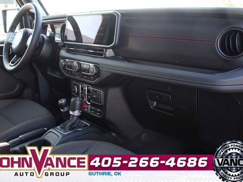 Used 2025 Jeep Wrangler Unlimited Rubicon AWD/4WD image 18