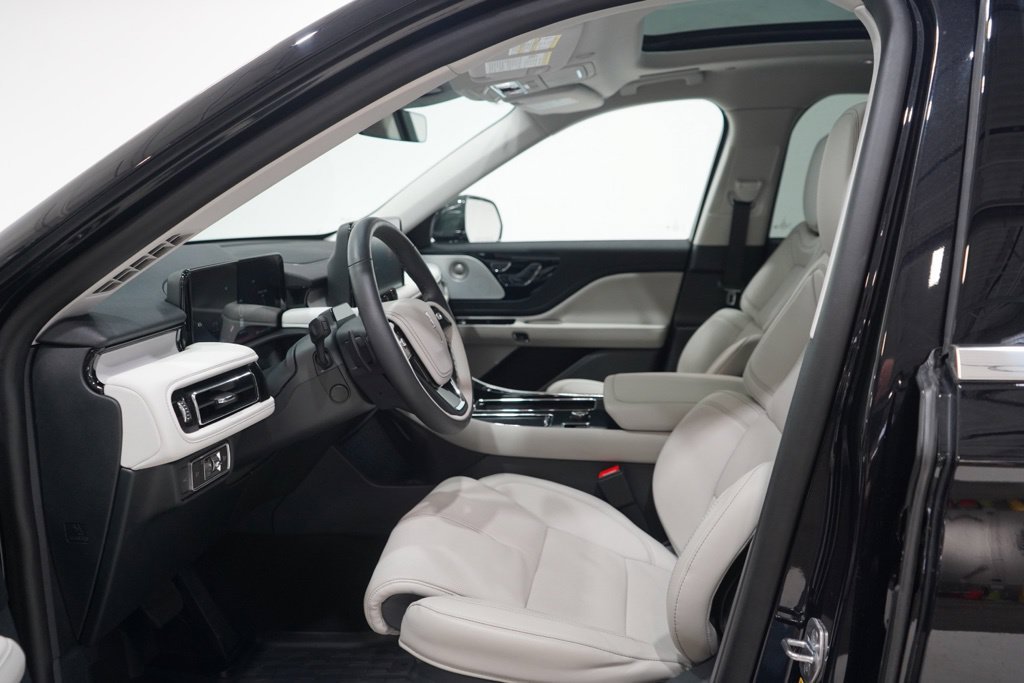 Used 2026 Lincoln Aviator Reserve AWD/4WD image 11