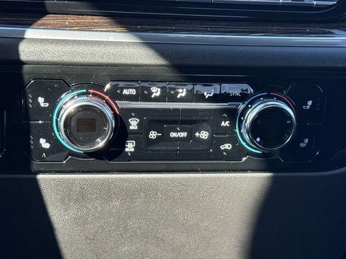 New 2026 GMC Sierra 1500 Elevation image 19