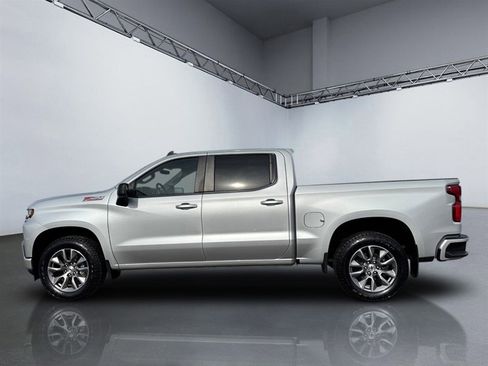 Used 2022 Chevrolet Silverado 1500 RST image 2