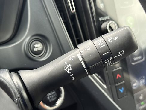 Certified 2025 Subaru Forester Premium AWD/4WD image 17