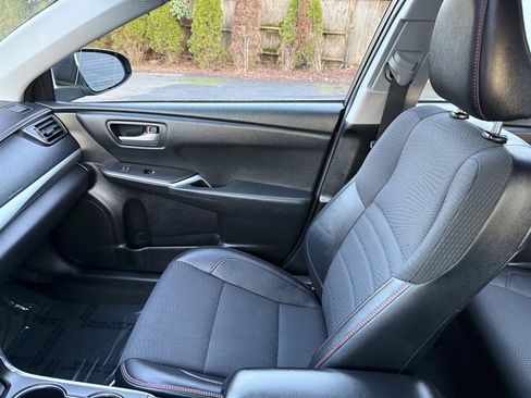 Used 2016 Toyota Camry SE w/ Moonroof Package image 26