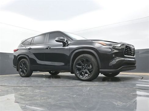 Used 2023 Toyota Highlander LE image 49