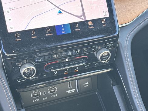 Used 2023 Jeep Grand Cherokee Summit image 34