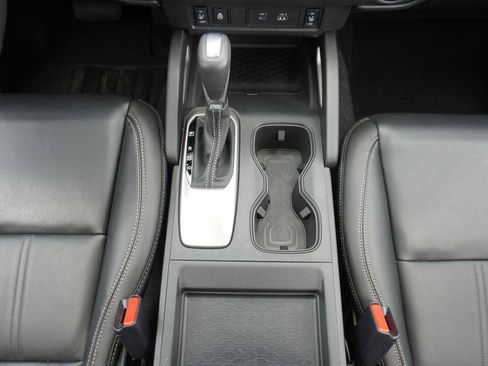 Used 2024 Nissan Frontier SL RWD image 18