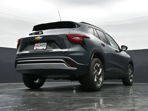 Used 2025 Chevrolet Trax LT w/ LT Convenience Package FWD image 36