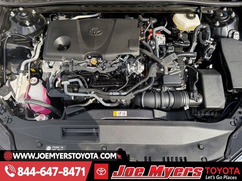 Used 2025 Toyota Camry SE w/ Convenience Package image 32