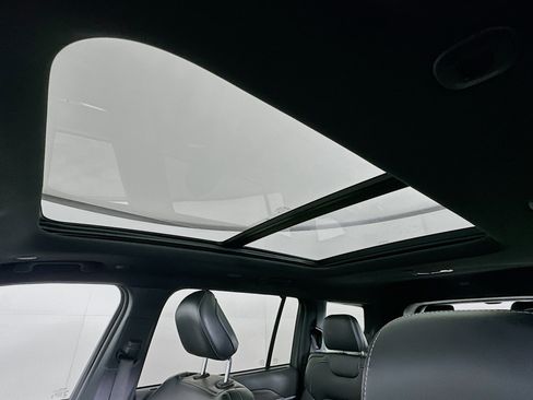 Used 2024 Jeep Grand Cherokee L Limited w/ Luxury Tech Group II image 27