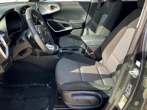 Used 2023 Kia Soul LX w/ LX Technology Package image 18