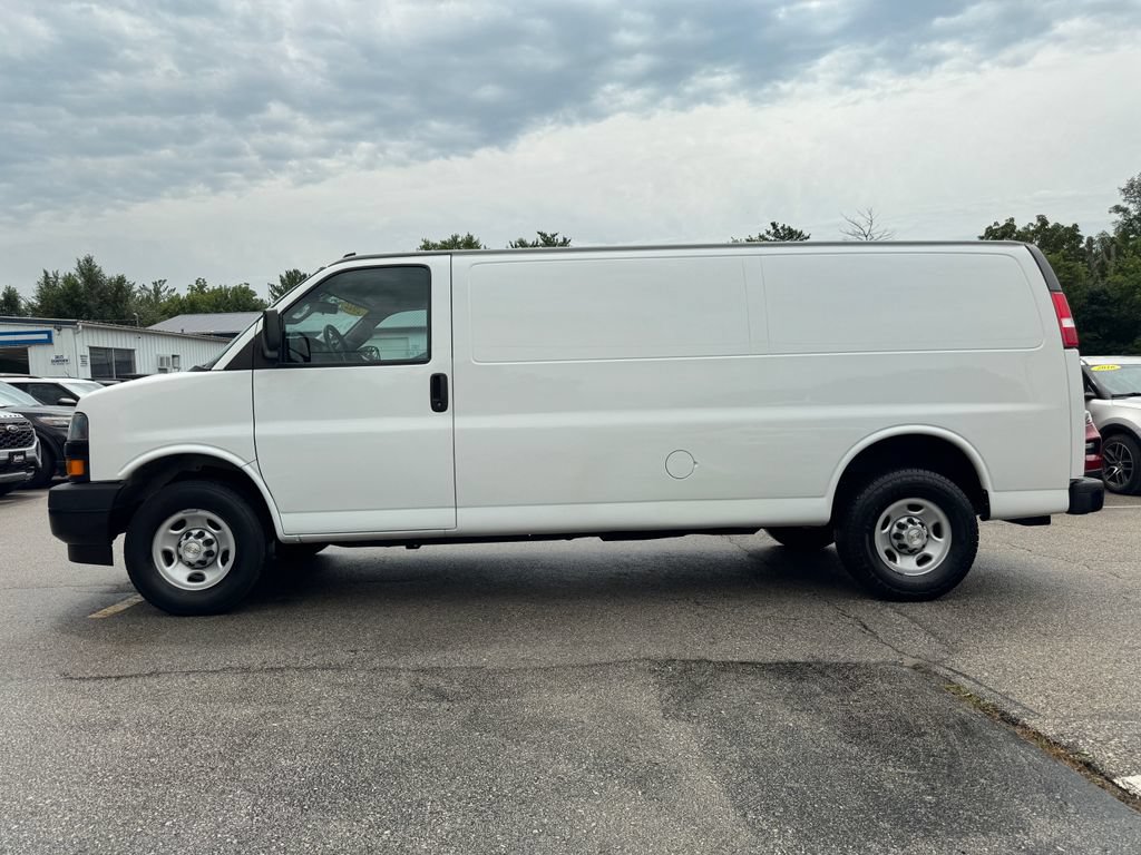 Used 2022 Chevrolet Express 3500 Extended w/ Driver Convenience Package RWD image 8
