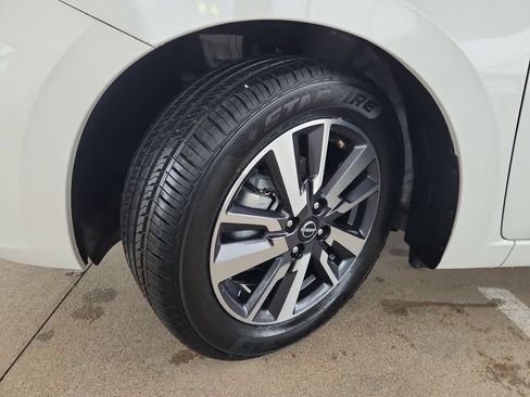 Used 2025 Nissan Versa SV FWD image 31