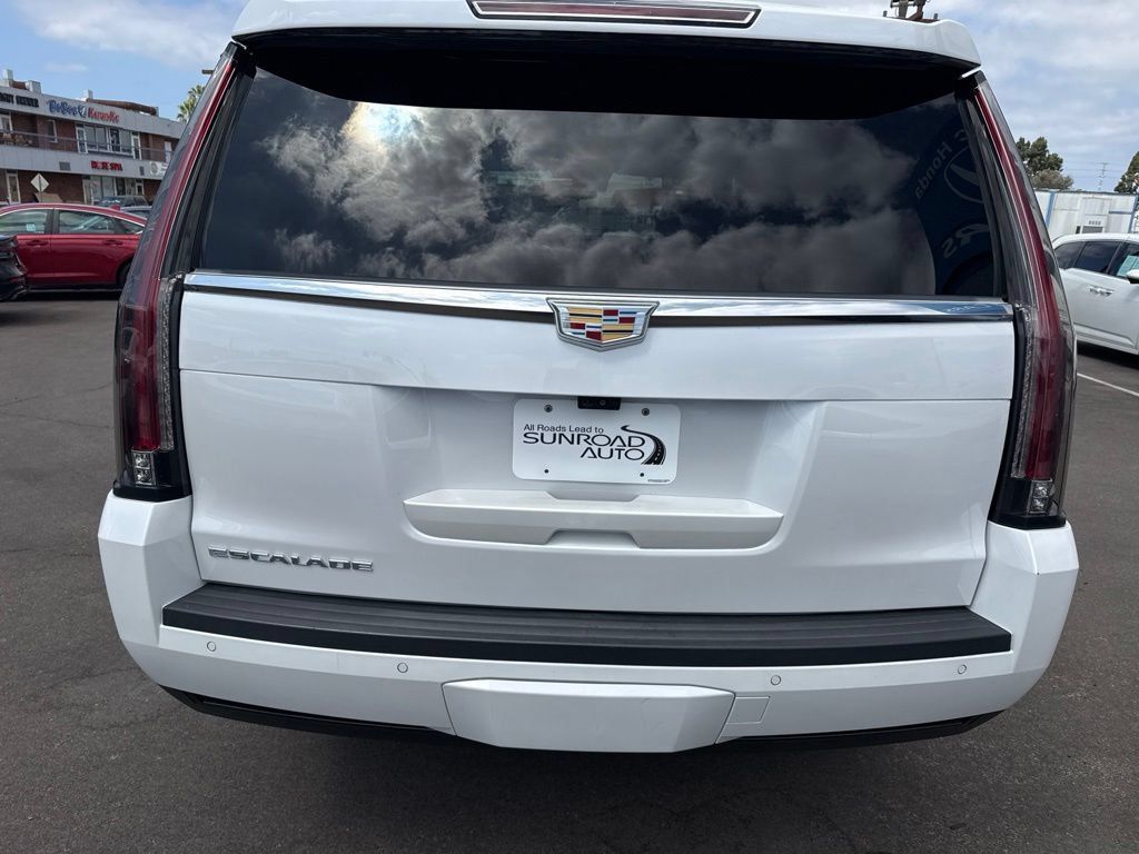Used 2020 Cadillac Escalade Luxury RWD image 4